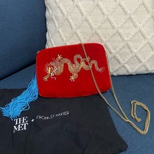 Velvet shoulder bag with tassel and beaded dragon